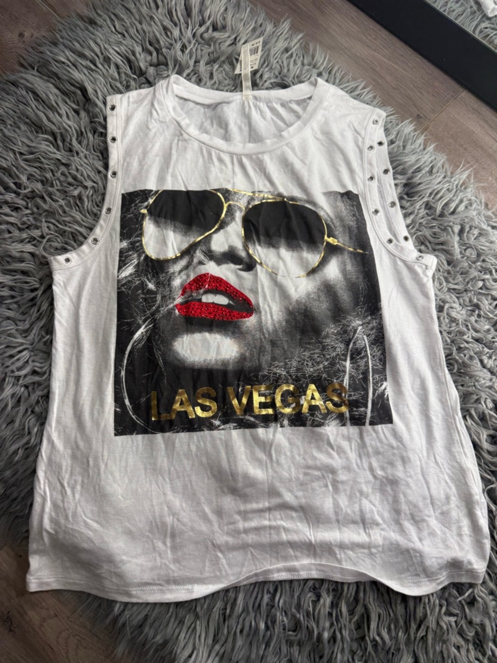 Women’s White Sleeveless Graphic Tank Top with Red Lip Detail